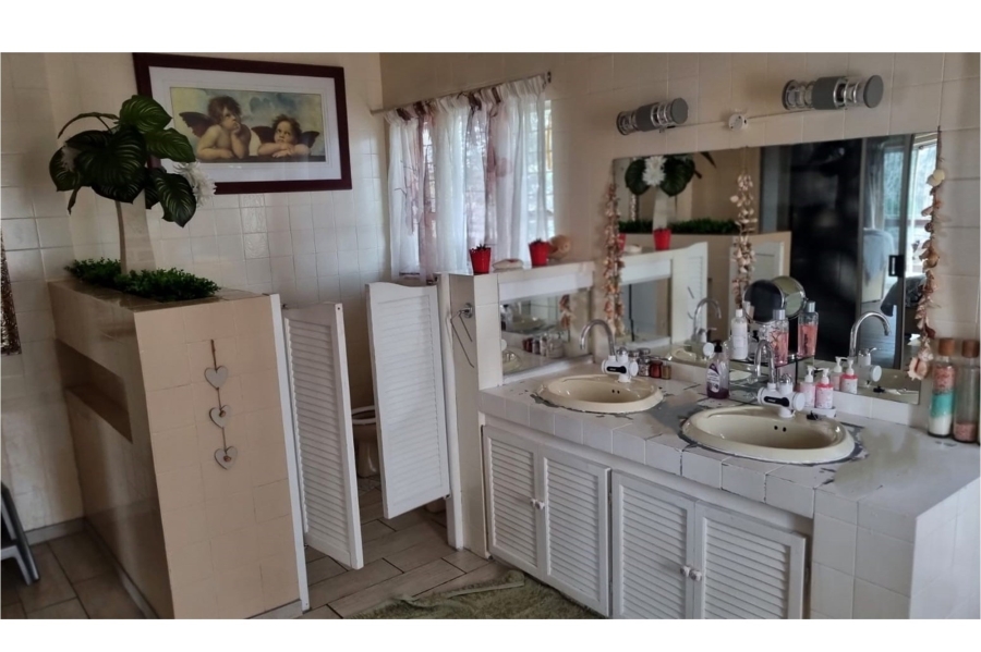 13 Bedroom Property for Sale in Petersfield Gauteng