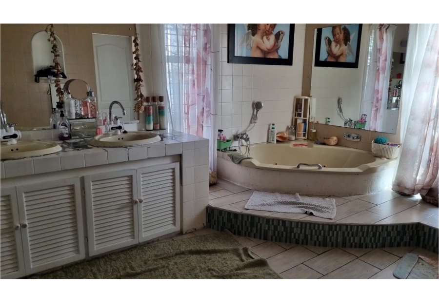13 Bedroom Property for Sale in Petersfield Gauteng
