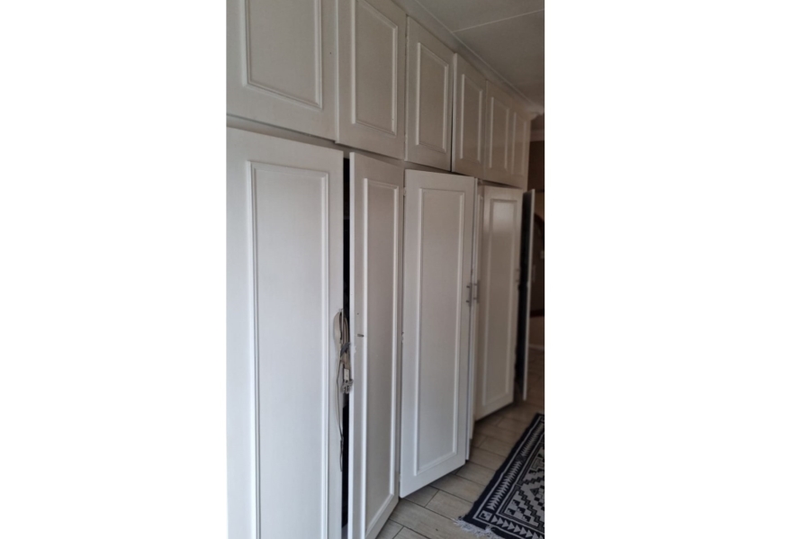 13 Bedroom Property for Sale in Petersfield Gauteng