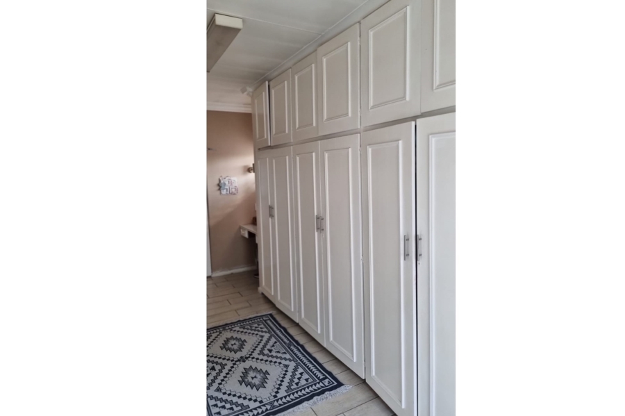 13 Bedroom Property for Sale in Petersfield Gauteng
