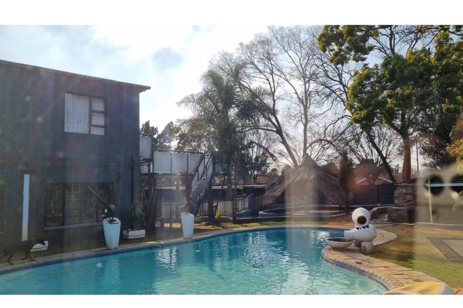 13 Bedroom Property for Sale in Petersfield Gauteng