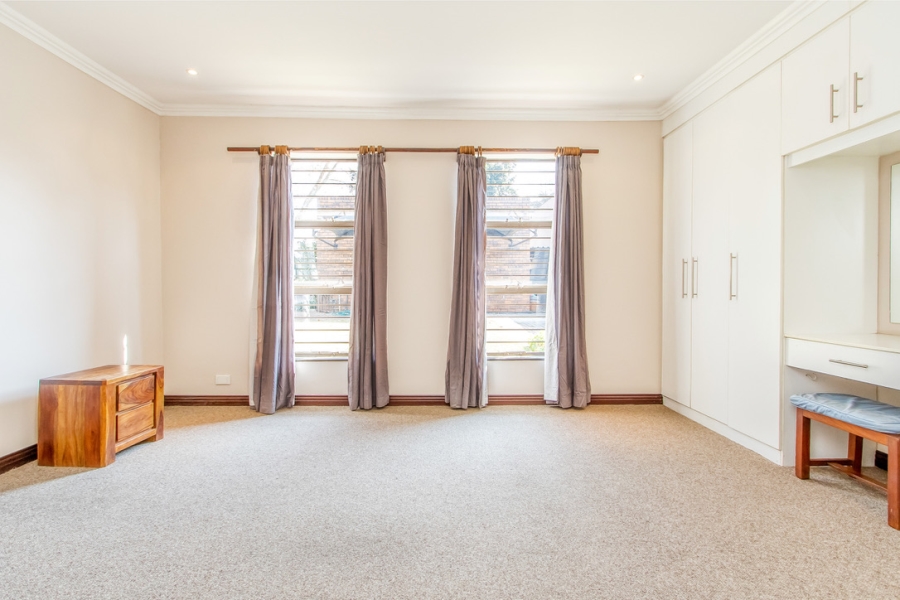 4 Bedroom Property for Sale in Linden Gauteng