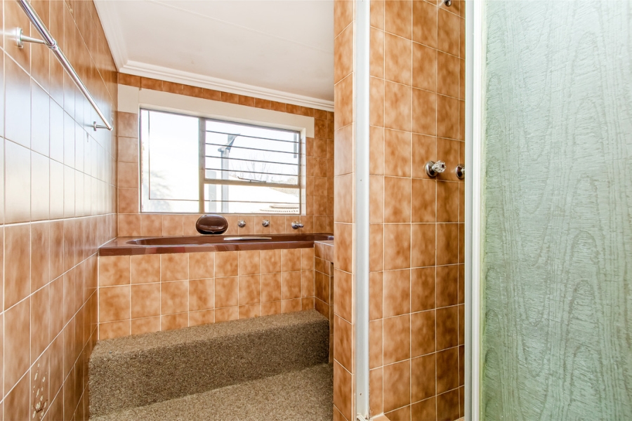 4 Bedroom Property for Sale in Linden Gauteng