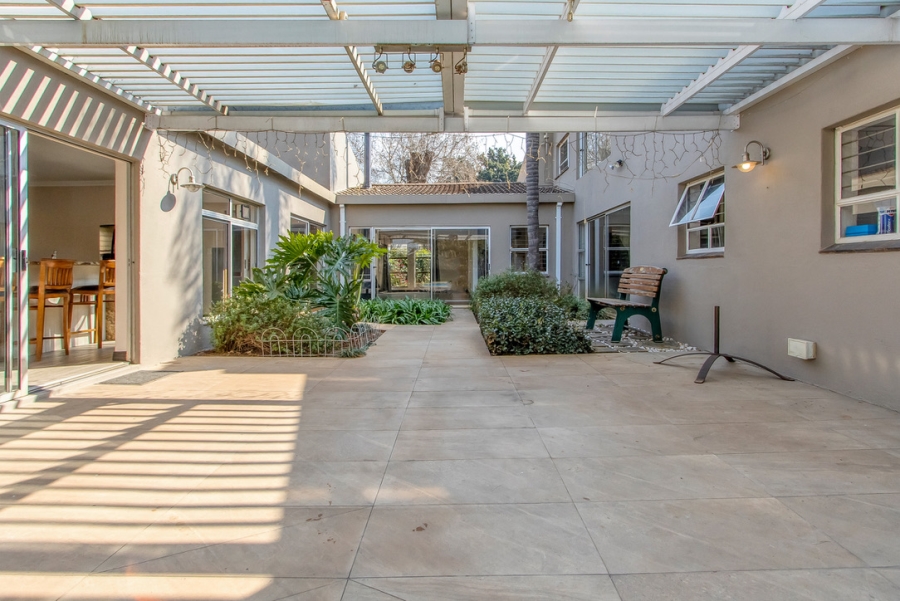 4 Bedroom Property for Sale in Linden Gauteng