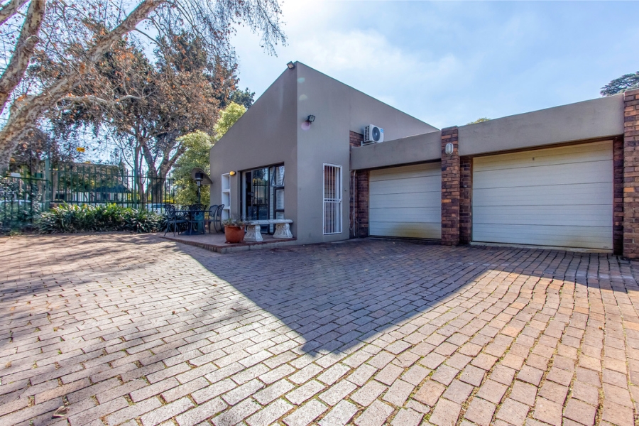 4 Bedroom Property for Sale in Linden Gauteng