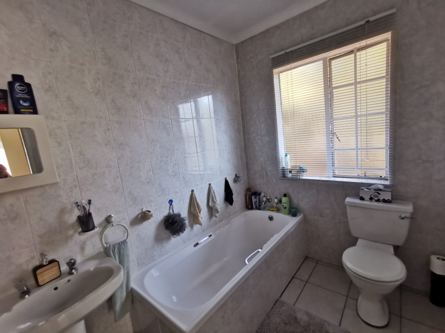 3 Bedroom Property for Sale in South Crest Gauteng