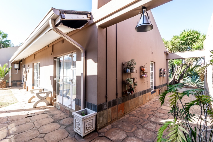 3 Bedroom Property for Sale in Waverley Gauteng