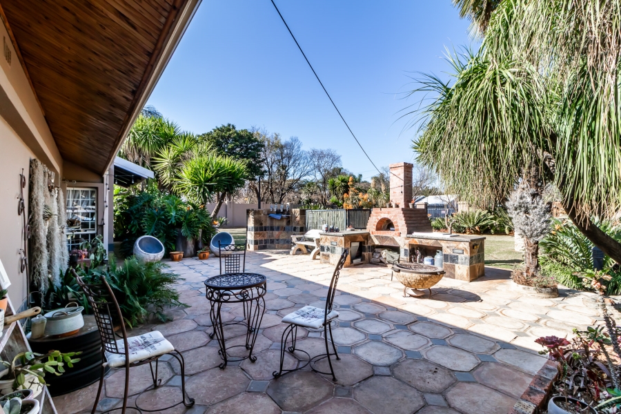 3 Bedroom Property for Sale in Waverley Gauteng