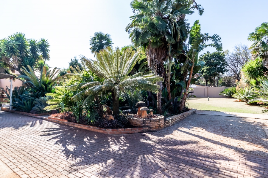 3 Bedroom Property for Sale in Waverley Gauteng