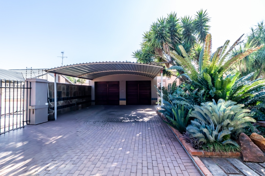 3 Bedroom Property for Sale in Waverley Gauteng