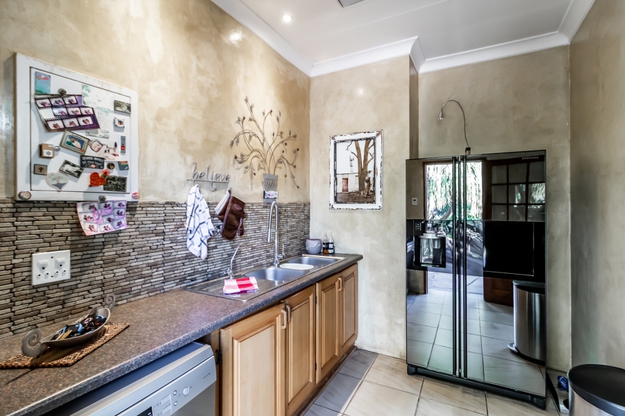 3 Bedroom Property for Sale in Waverley Gauteng