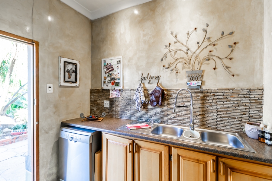 3 Bedroom Property for Sale in Waverley Gauteng
