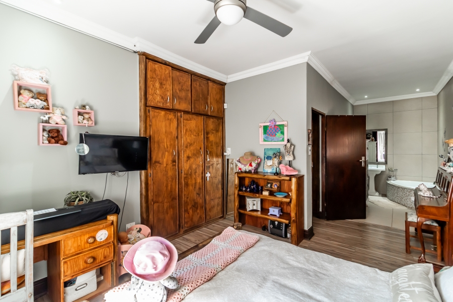 3 Bedroom Property for Sale in Waverley Gauteng
