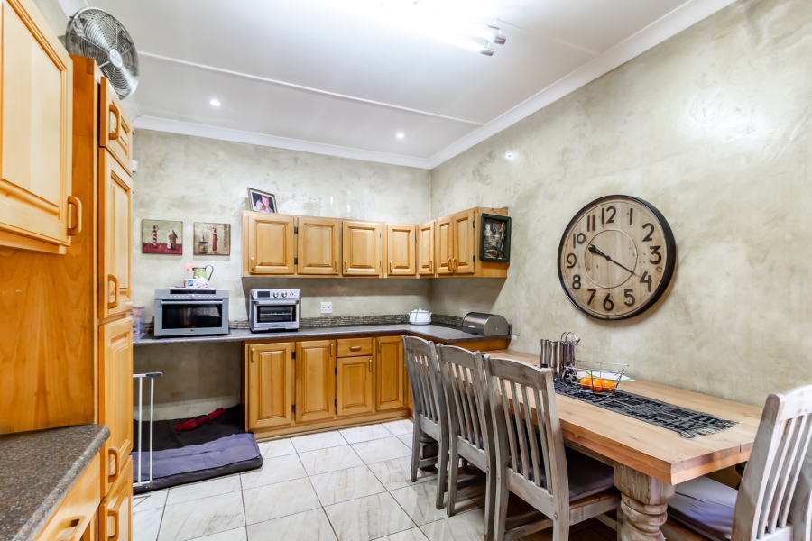 3 Bedroom Property for Sale in Waverley Gauteng