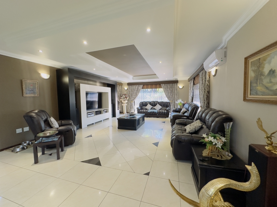 7 Bedroom Property for Sale in Florentia Gauteng