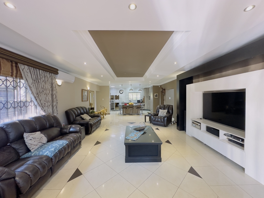 7 Bedroom Property for Sale in Florentia Gauteng