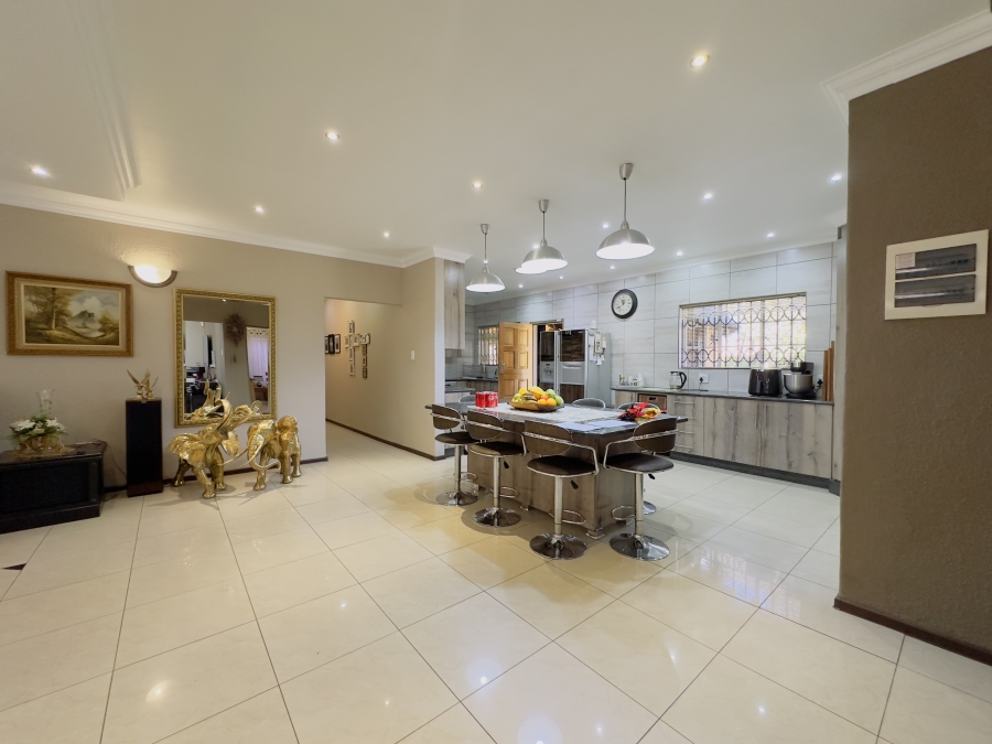 7 Bedroom Property for Sale in Florentia Gauteng