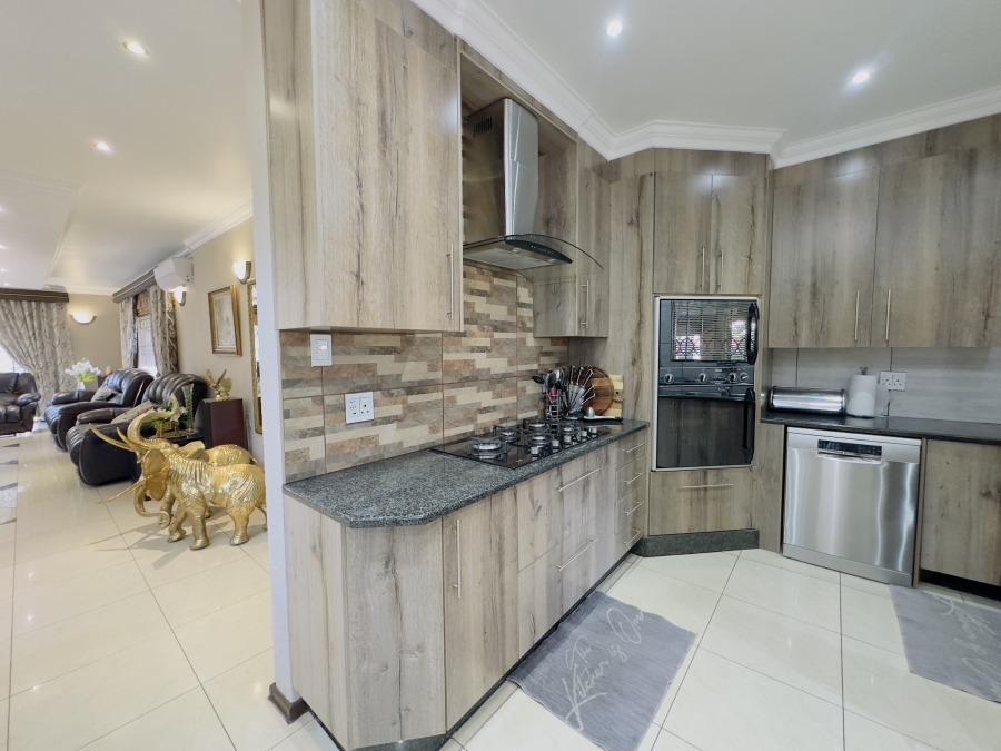 7 Bedroom Property for Sale in Florentia Gauteng