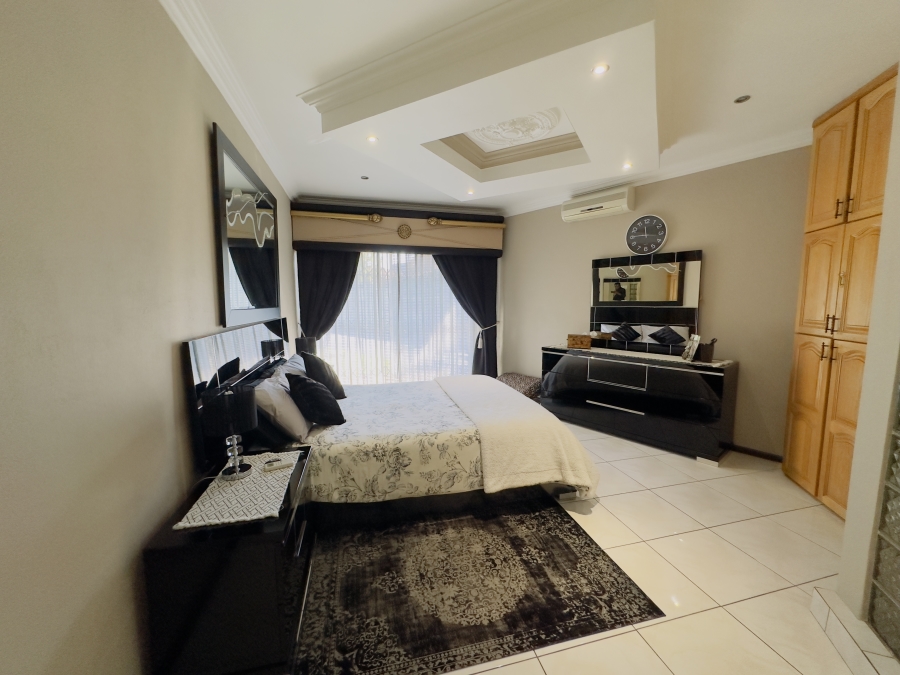 7 Bedroom Property for Sale in Florentia Gauteng