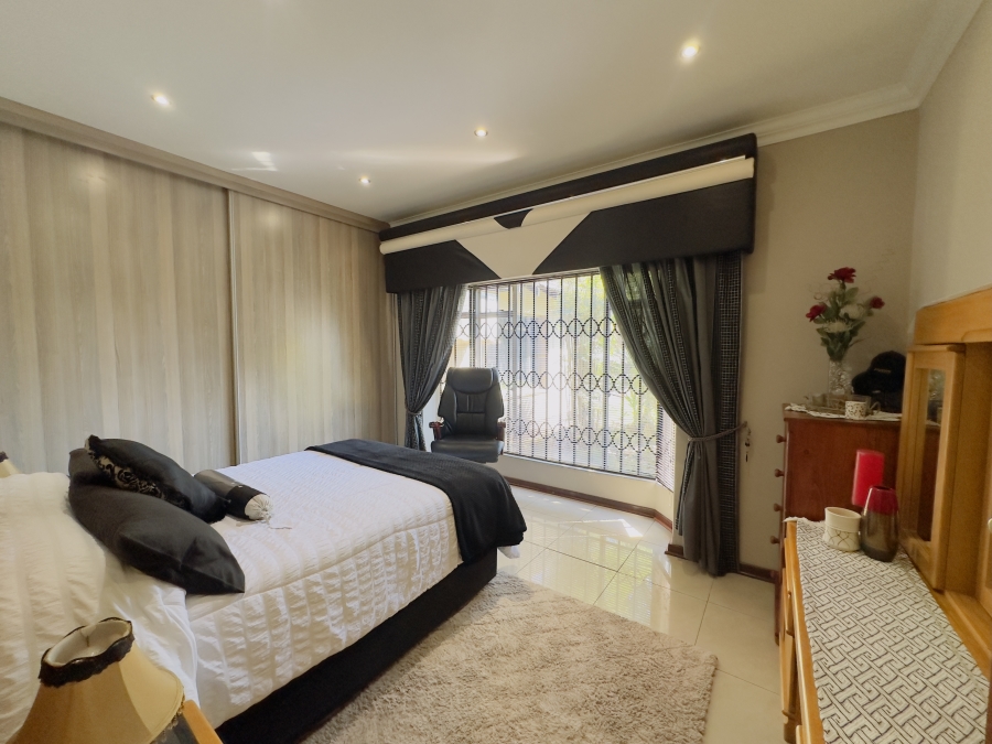 7 Bedroom Property for Sale in Florentia Gauteng