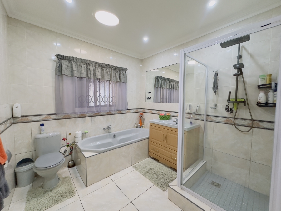 7 Bedroom Property for Sale in Florentia Gauteng