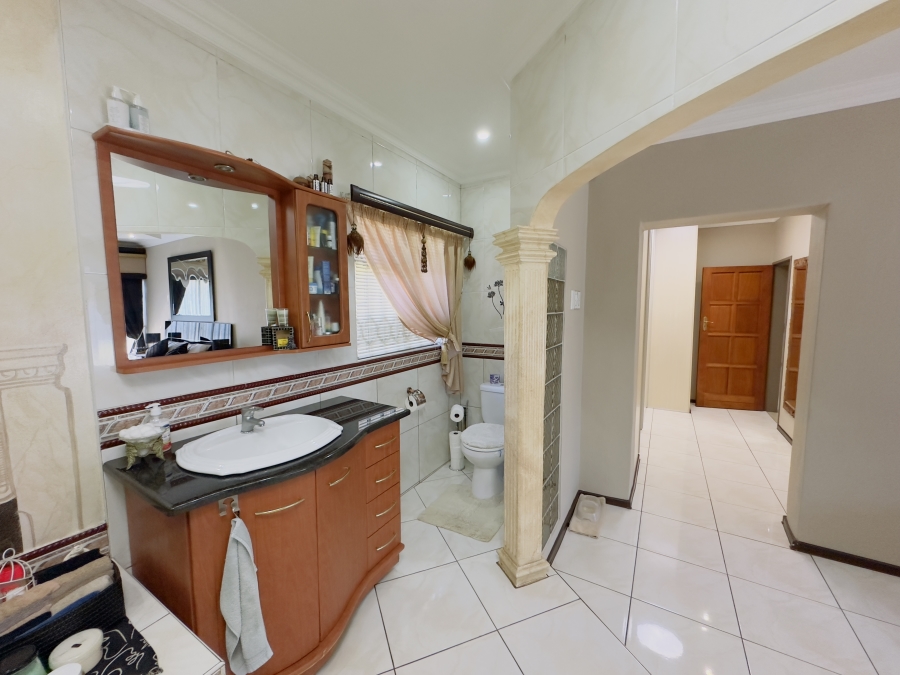 7 Bedroom Property for Sale in Florentia Gauteng