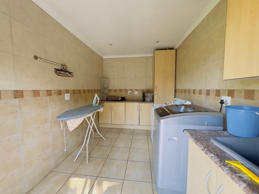 7 Bedroom Property for Sale in Florentia Gauteng
