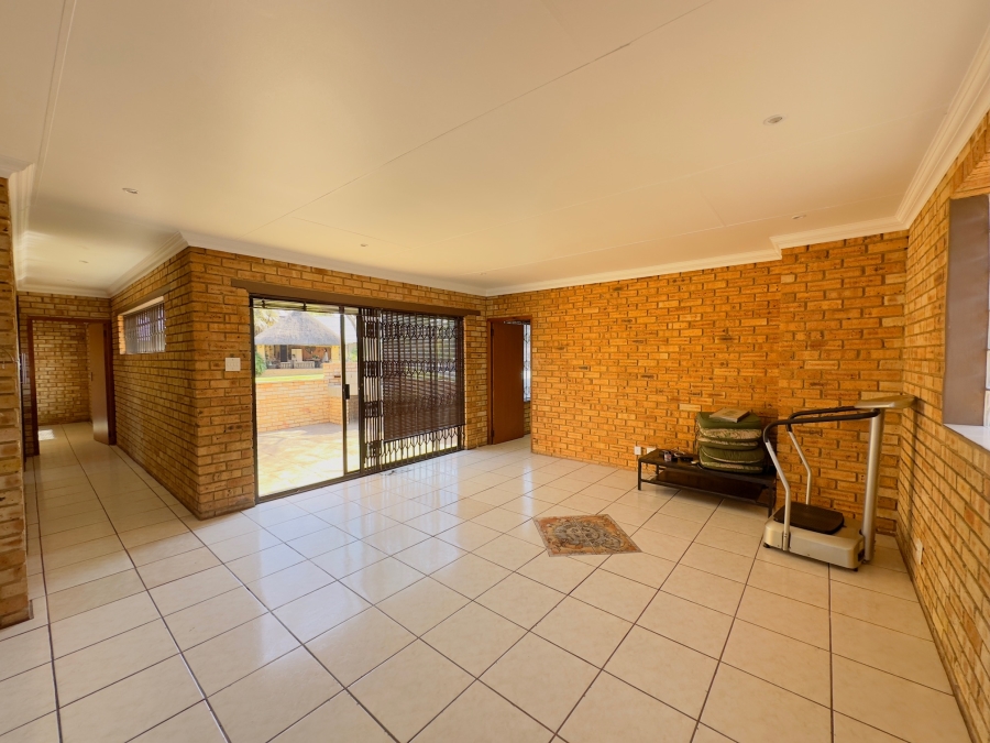 7 Bedroom Property for Sale in Florentia Gauteng