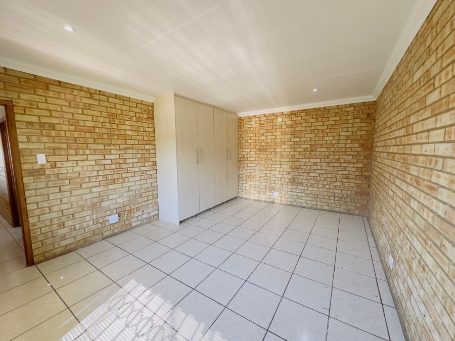 7 Bedroom Property for Sale in Florentia Gauteng