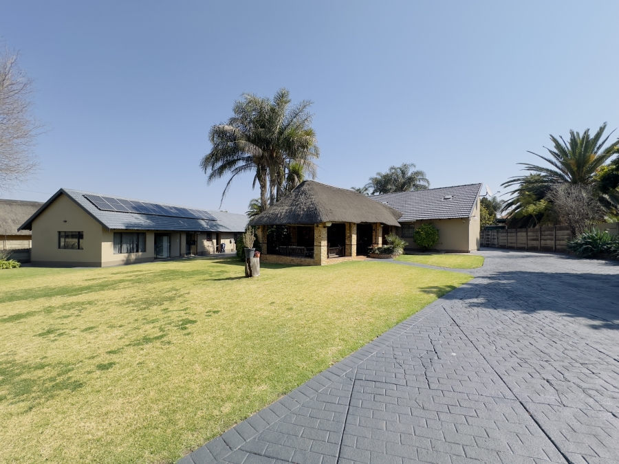 7 Bedroom Property for Sale in Florentia Gauteng