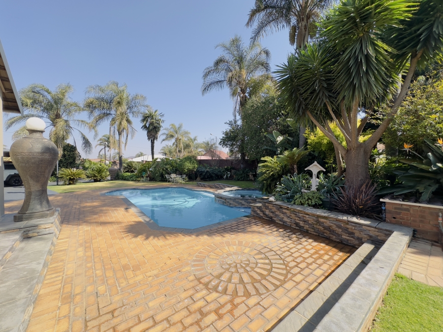 7 Bedroom Property for Sale in Florentia Gauteng