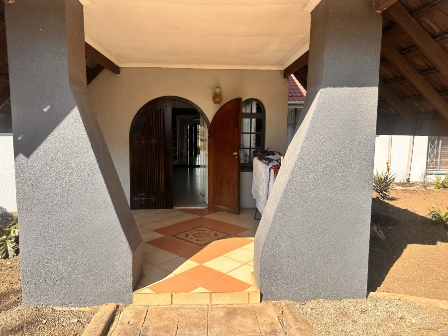 6 Bedroom Property for Sale in Brackenhurst Gauteng