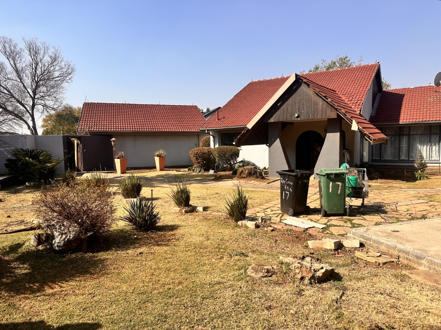 6 Bedroom Property for Sale in Brackenhurst Gauteng