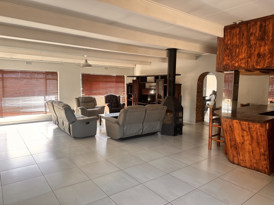 6 Bedroom Property for Sale in Brackenhurst Gauteng
