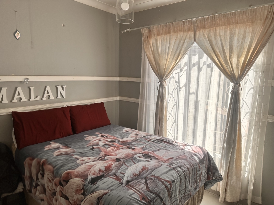 6 Bedroom Property for Sale in Brackenhurst Gauteng