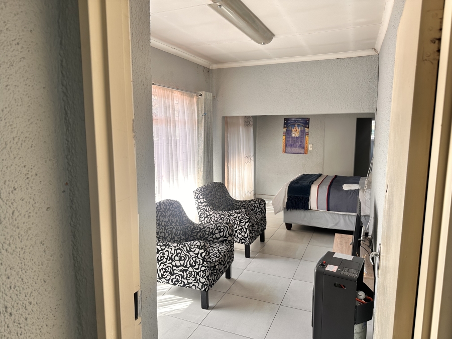 6 Bedroom Property for Sale in Brackenhurst Gauteng