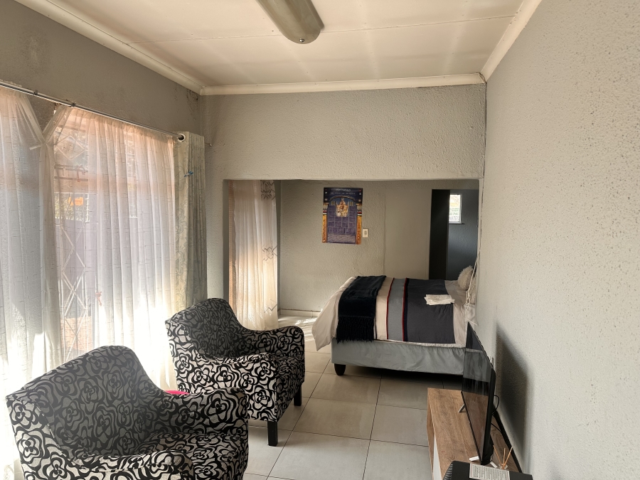 6 Bedroom Property for Sale in Brackenhurst Gauteng