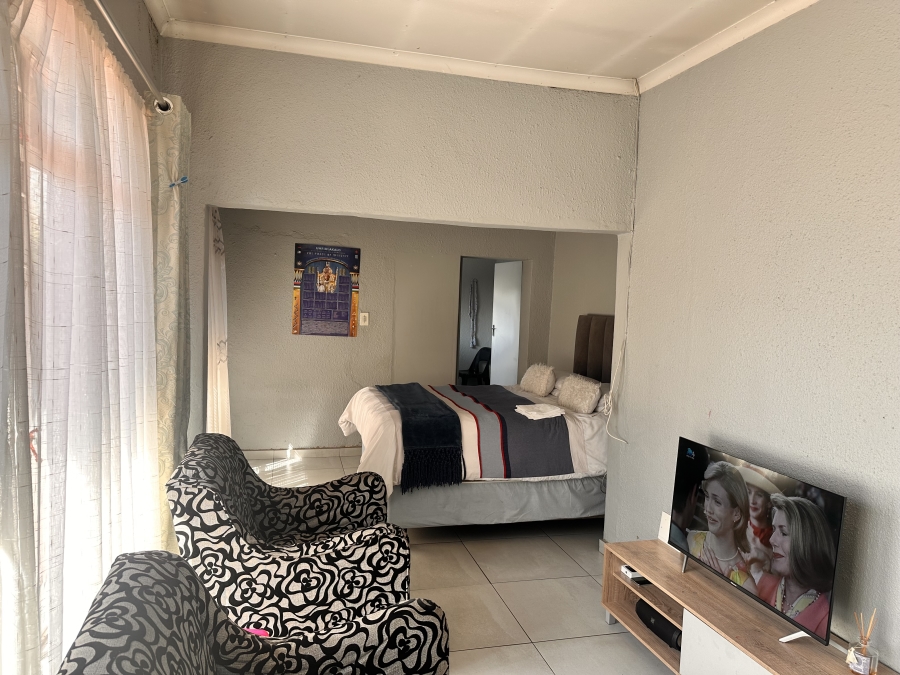 6 Bedroom Property for Sale in Brackenhurst Gauteng