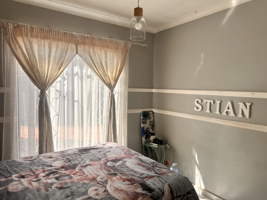 6 Bedroom Property for Sale in Brackenhurst Gauteng