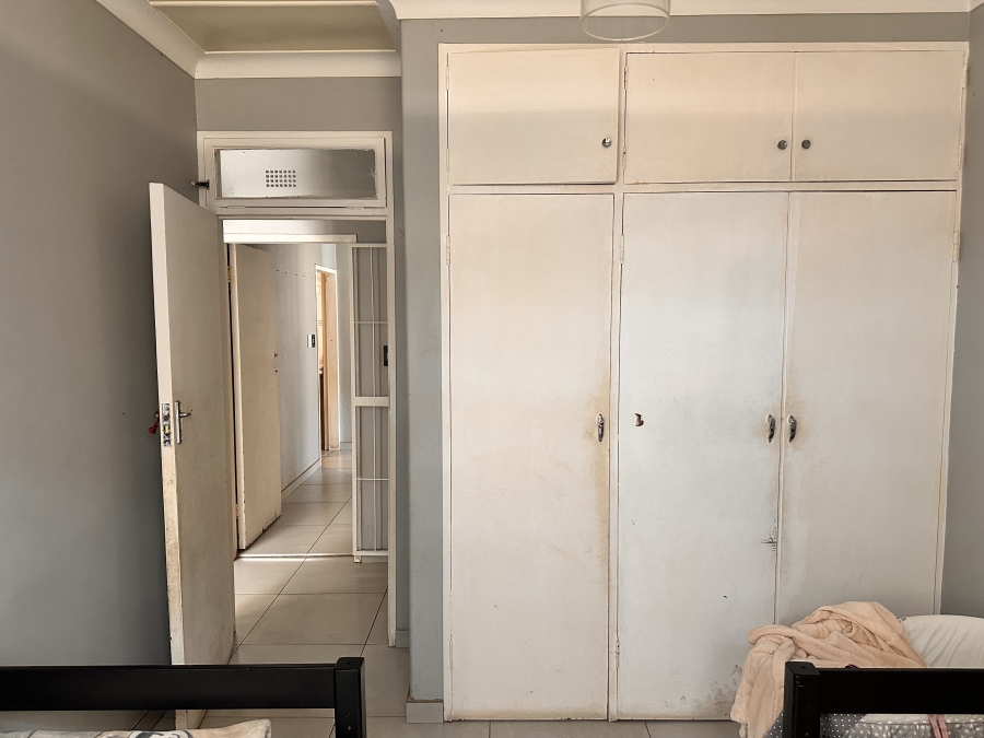 6 Bedroom Property for Sale in Brackenhurst Gauteng