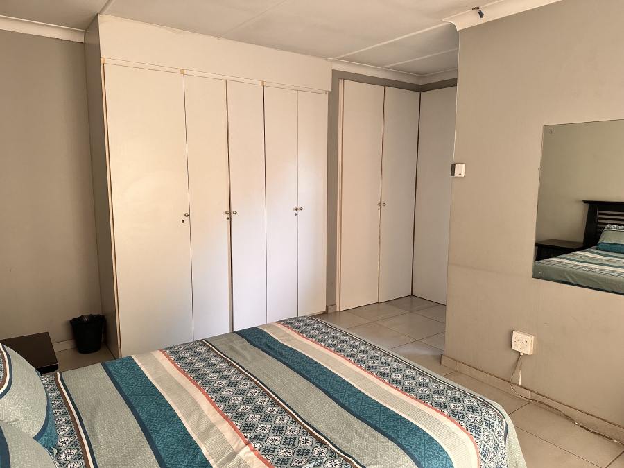 6 Bedroom Property for Sale in Brackenhurst Gauteng
