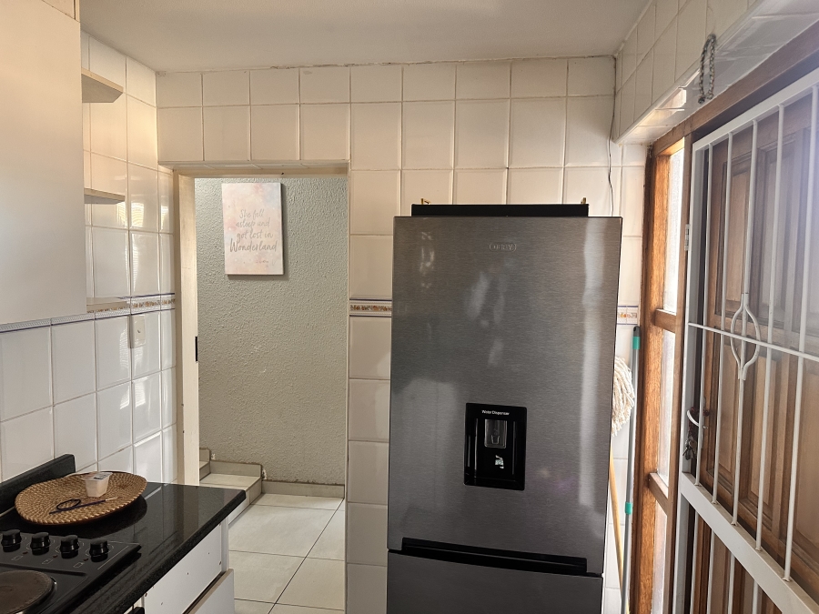 6 Bedroom Property for Sale in Brackenhurst Gauteng