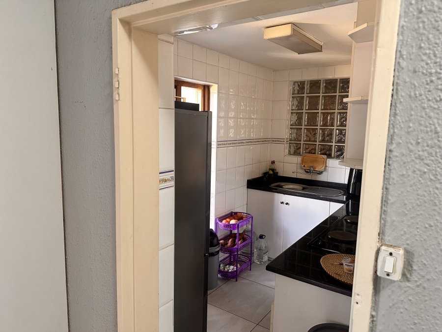6 Bedroom Property for Sale in Brackenhurst Gauteng