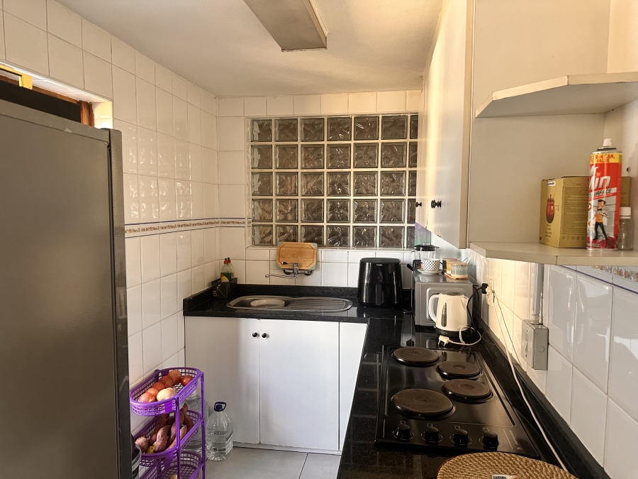 6 Bedroom Property for Sale in Brackenhurst Gauteng