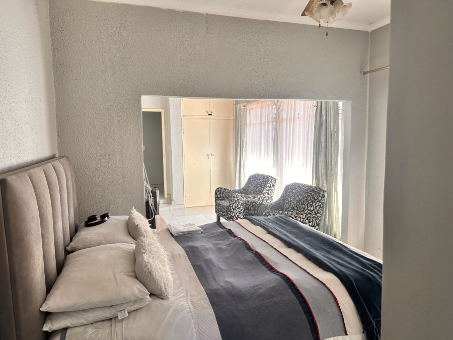 6 Bedroom Property for Sale in Brackenhurst Gauteng