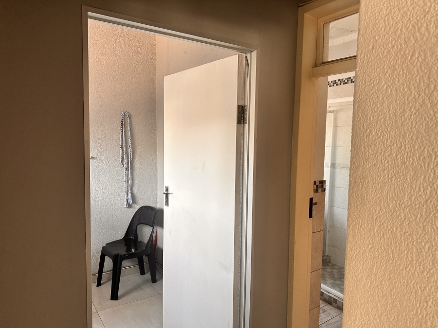 6 Bedroom Property for Sale in Brackenhurst Gauteng