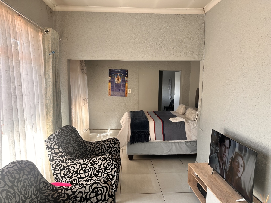 6 Bedroom Property for Sale in Brackenhurst Gauteng