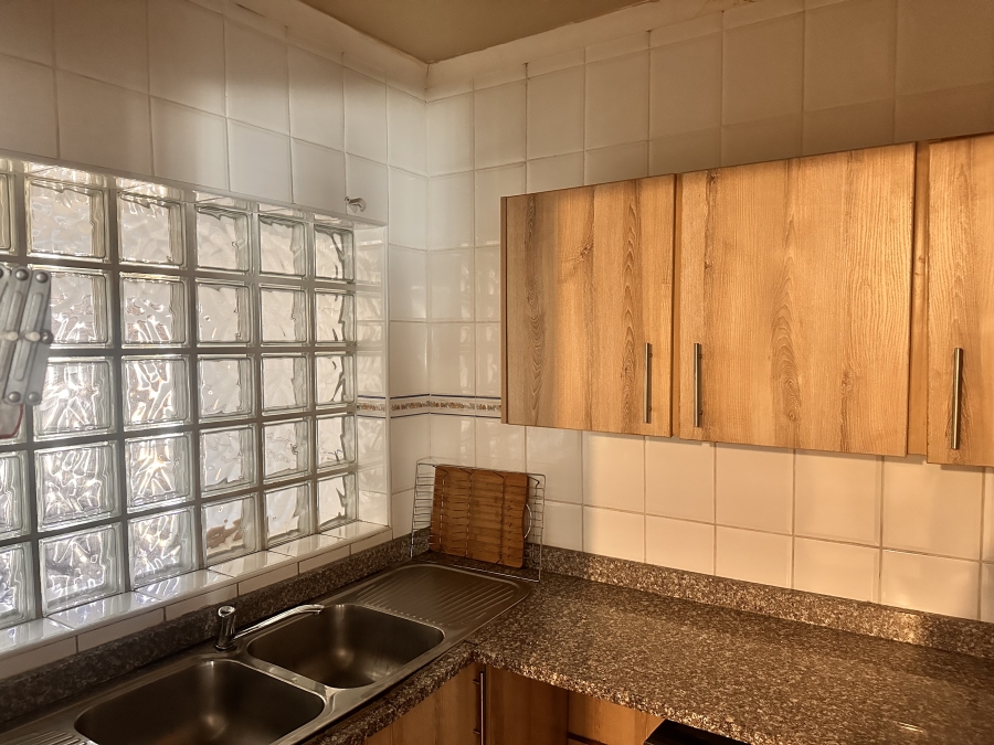 6 Bedroom Property for Sale in Brackenhurst Gauteng