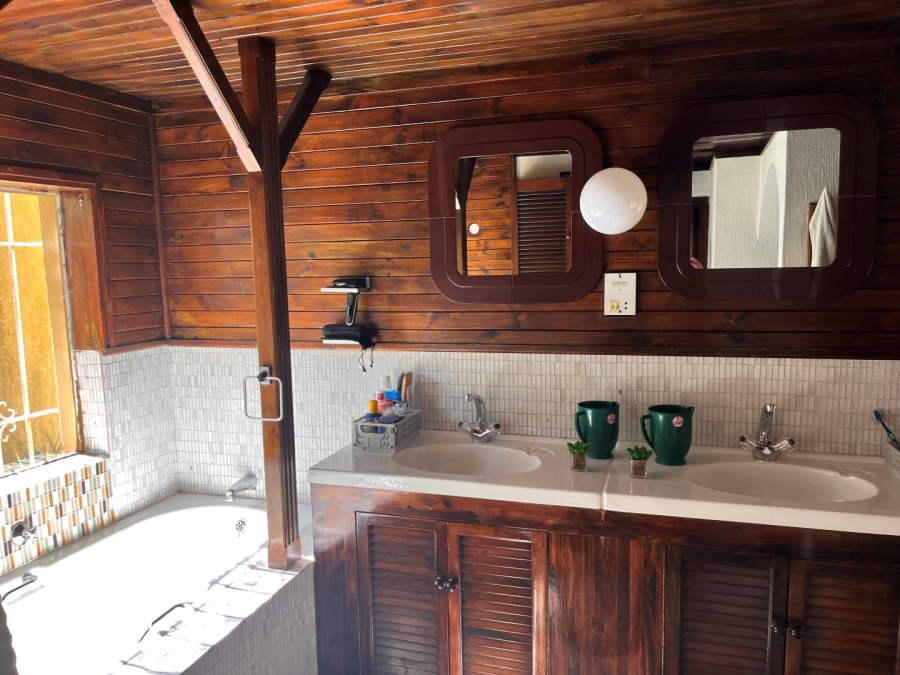 To Let 4 Bedroom Property for Rent in Highlands North Gauteng