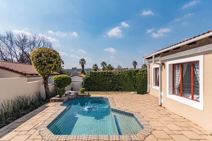 3 Bedroom Property for Sale in Lonehill Gauteng